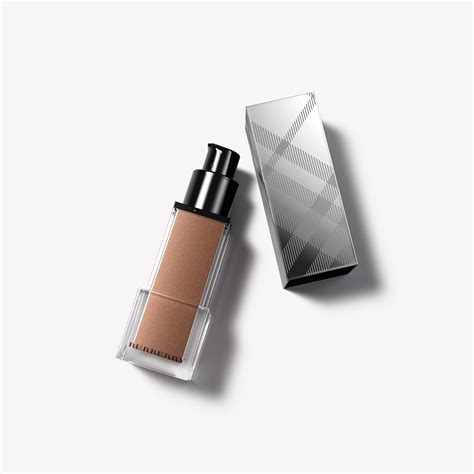 Burberry Golden Radiance No. 02 Fresh Glow Luminous Fluid Base Dupes 